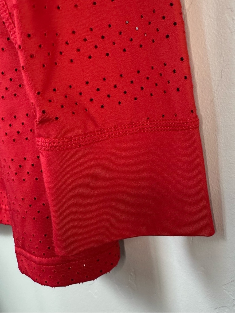 Women's ZYIA Active Chili Red Laser Cut Mesh Long Sleeve Shirt Size Med P2P 19” - Picture 4 of 5